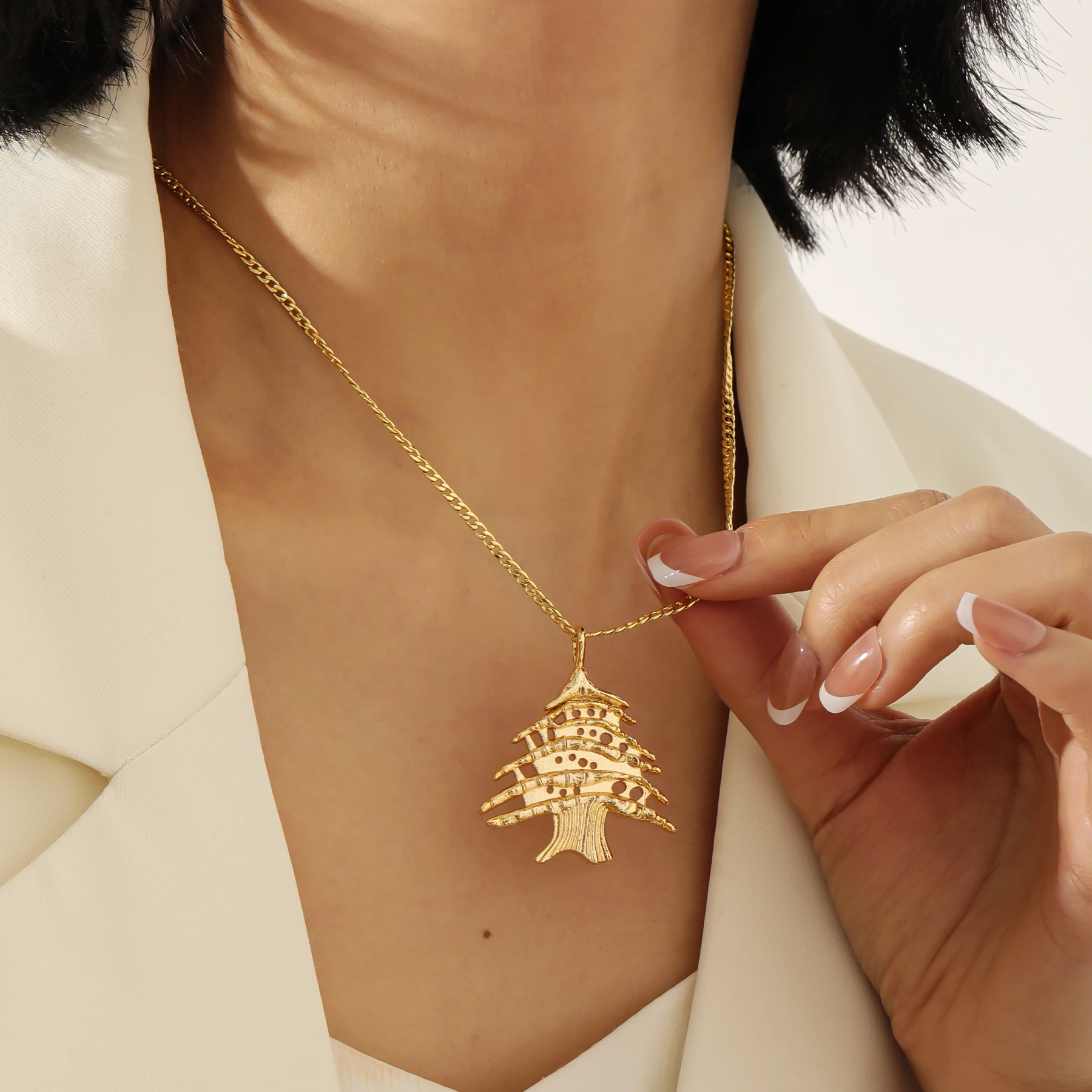 Women's Pine Tree Shape Stainless Steel Necklace Personalized 18K Gold Plated Family Tree The perfect birthday gift for a lady