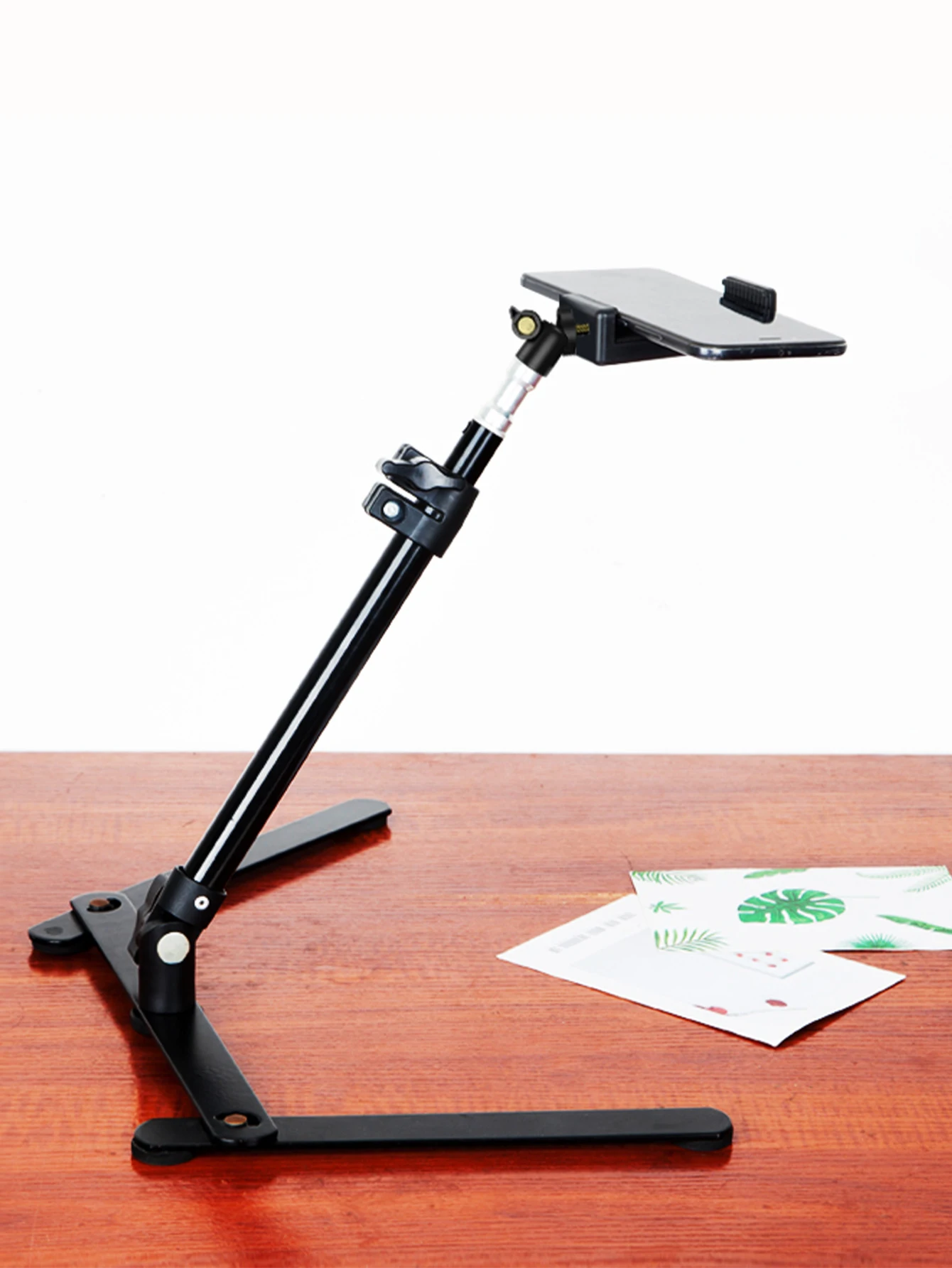 Multi-angle camera bracket, suitable for live streaming, shooting, and recording life, compatible with any smartphone