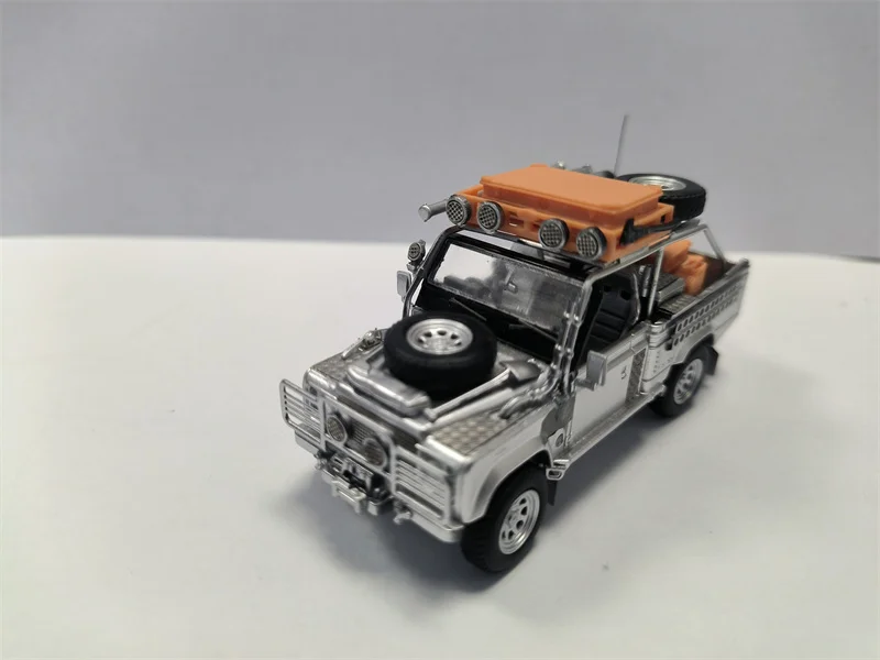 **Pre-order** DCM 1:64 Land Rover Defender Tomb Raider Limited999 Diecast Model Car