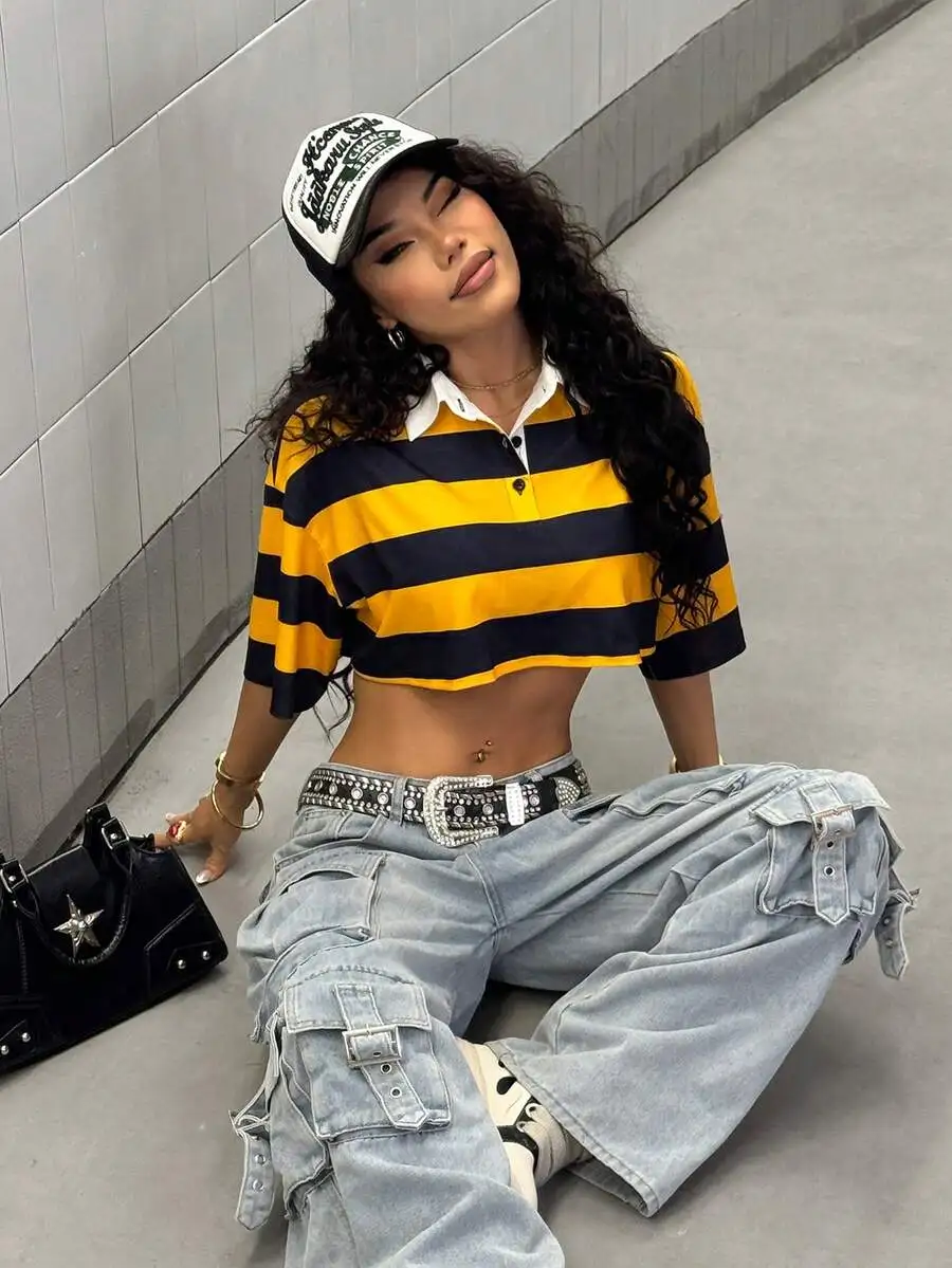 Polo Corto a Rayas Amarillo y Azul Marino para Mujer, Estilo Casual Urbano de Manga Corta