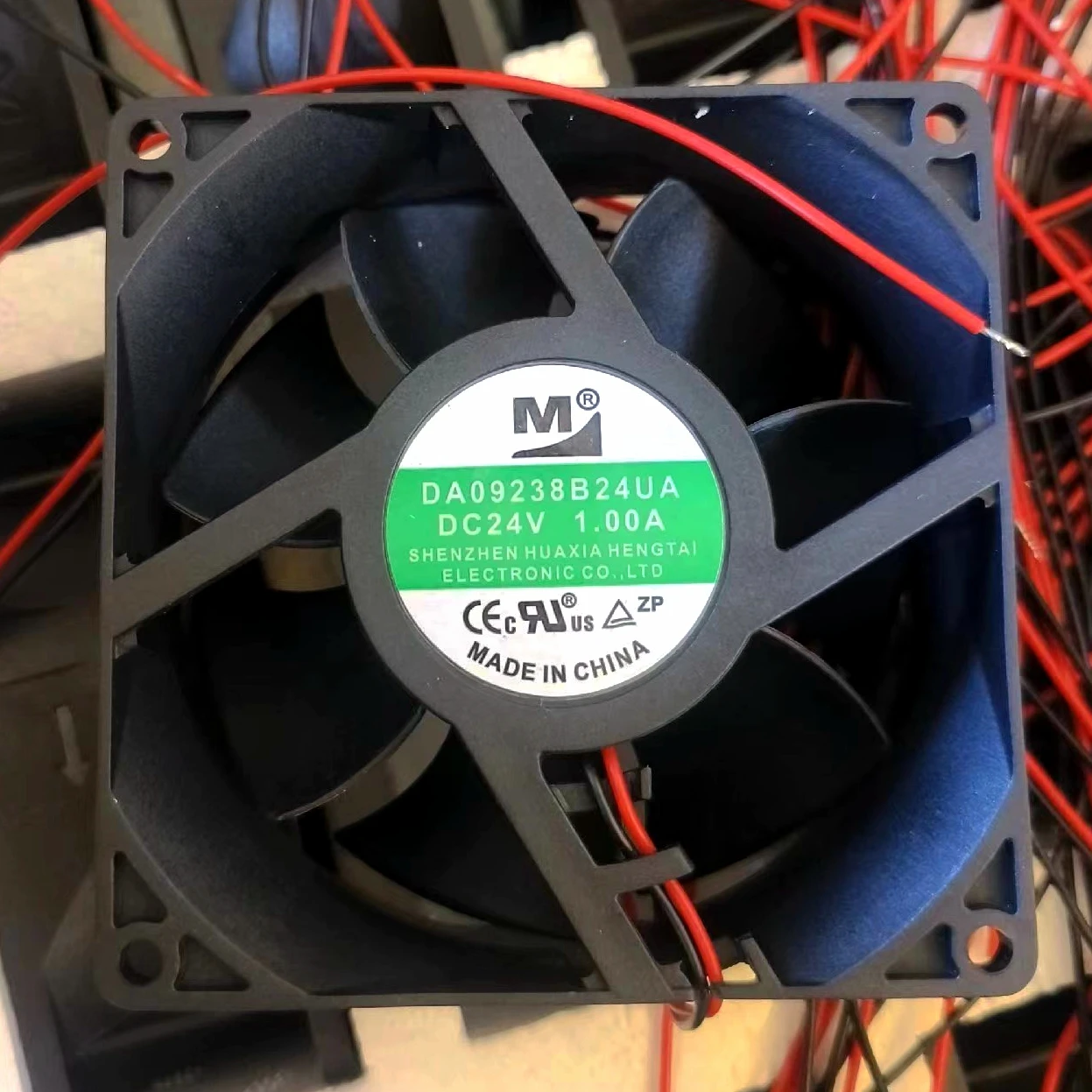 

Вентилятор охлаждения сервера M DA09238B24UA DC 24V 1.00A 92x92x38мм, 2-проводной