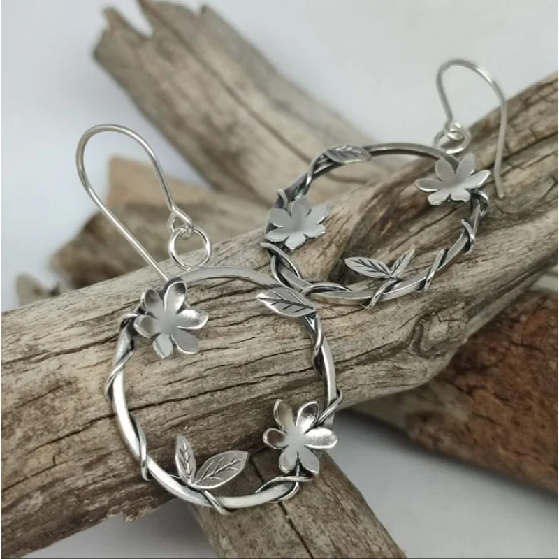 New Vintage Handmade Style Hoop Entwined Flower Vine Alloy Earrings for Moms Women Wholesale