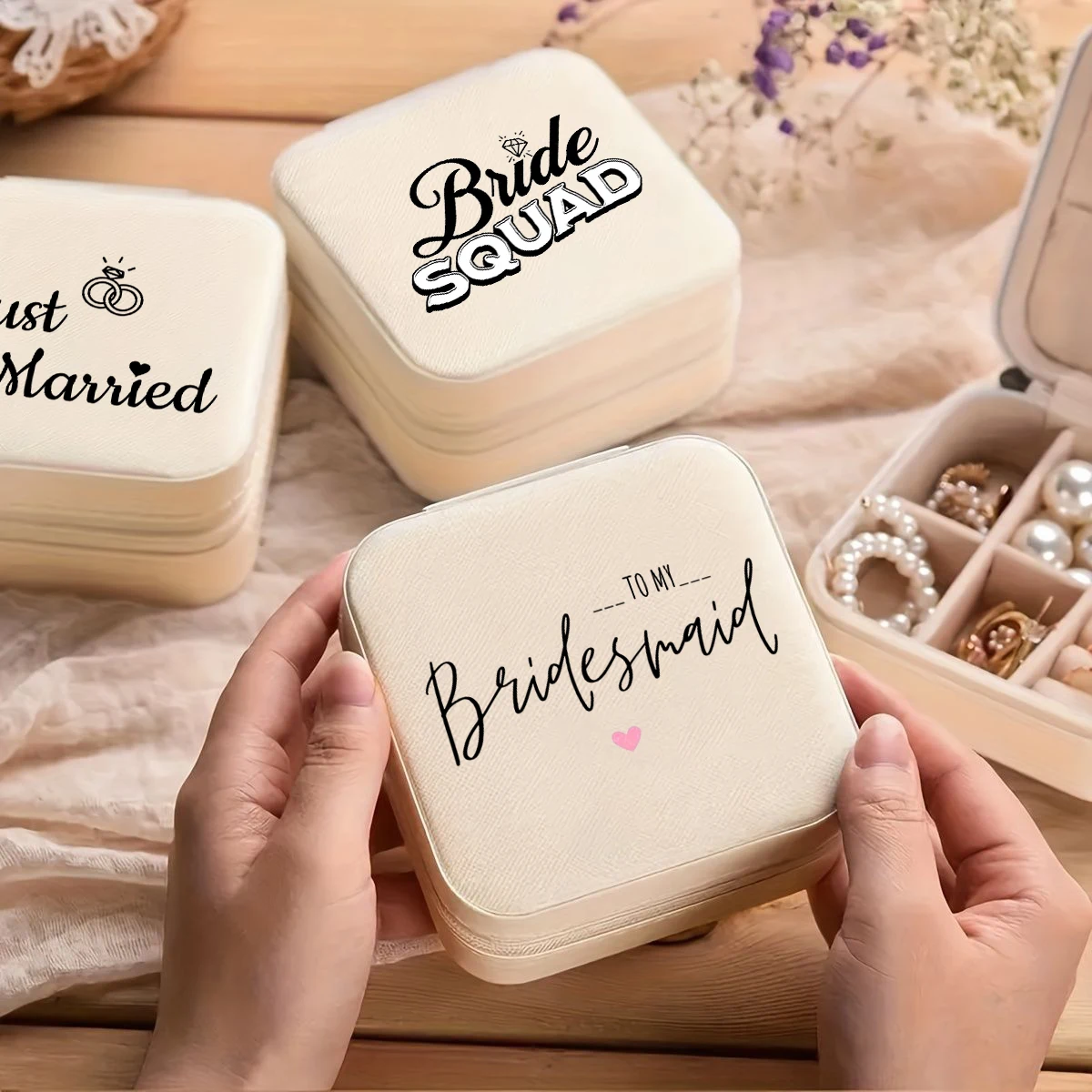Caja de joyería personalizada de cuero PU blanco, caja para perlas, estuche portátil de viaje para mujer, almacenamiento de aretes y collares, regalo de boda