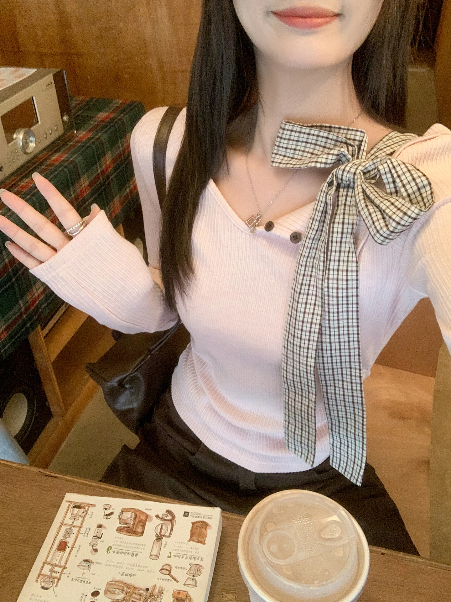 

Корейская женская трикотажная футболка с длинным рукавом и узлом, облегающая, с V-образным вырезом и открытыми плечами, весенняя, стандартной длины