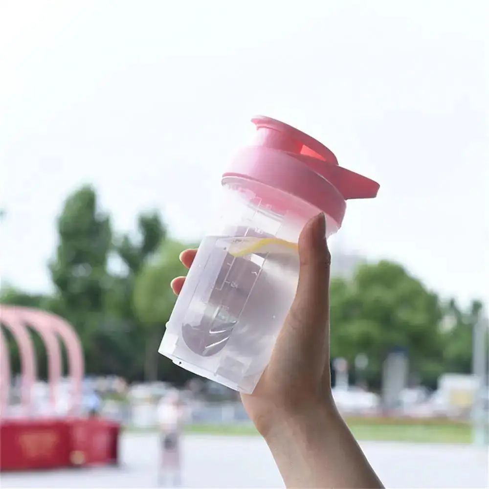 밝은 노란색