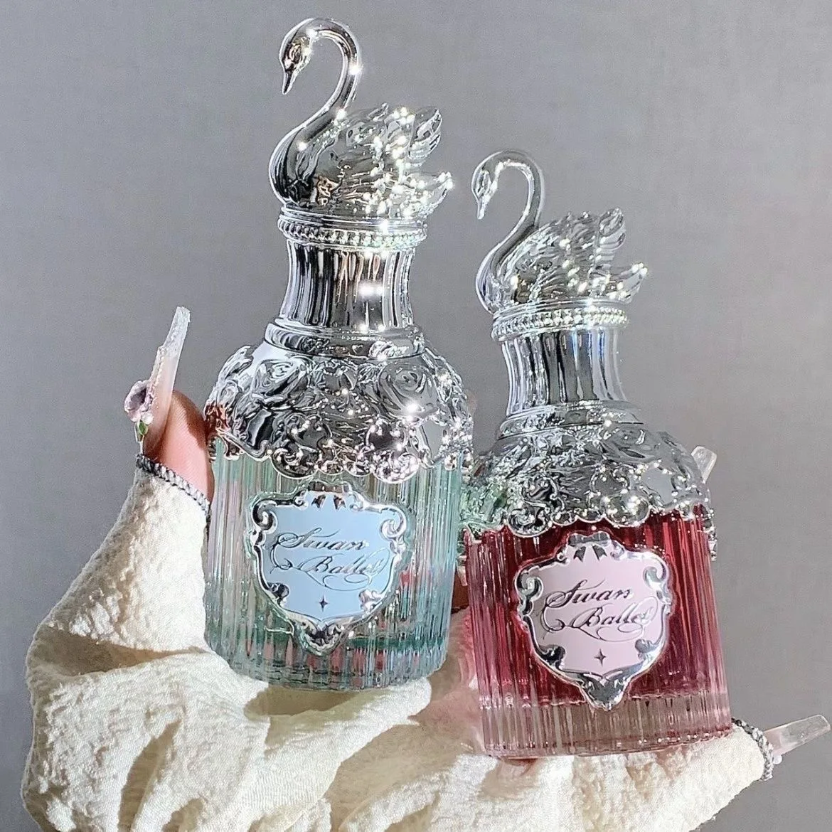 

Flowerknows Shell Jewel Swan Mermaid Perfume Flower Knows Fruit Fragrance Long Lasting Personal Perfume Eau de Parfum 50ML