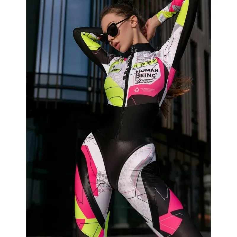 จั๊มสูทผู้หญิงสไตล์นักแข่ง รุ่นปี 2025 สำหรับฤดูใบไม้ร่วงและฤดูหนาว ทรงเข้ารูป สีสันสดใส ช่วยยกกระชับสะโพก มีซิปที่คอ เหมาะสำหรับใส่ออกกำลังกาย ชุดกีฬา รุ่น 90320