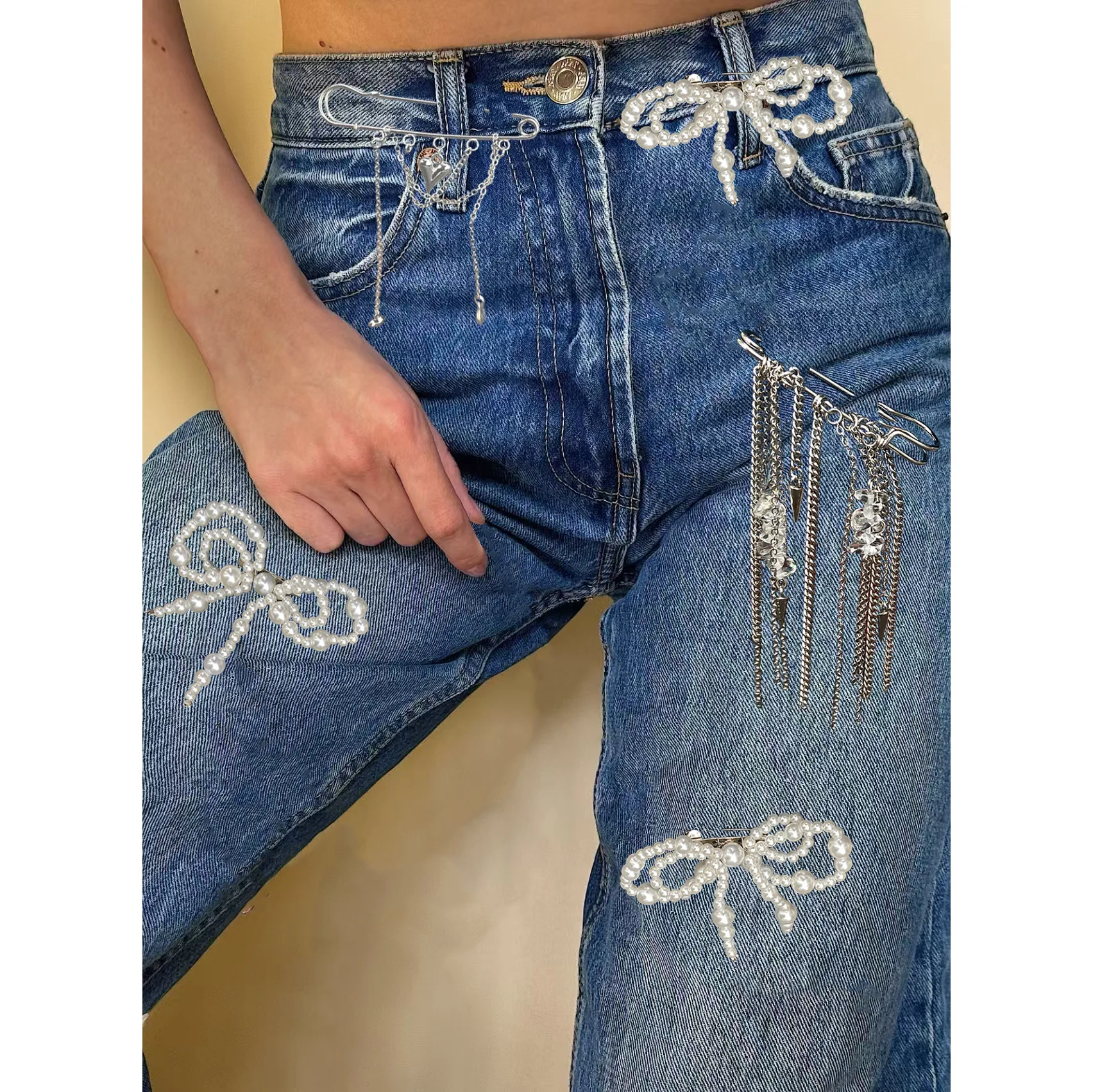 Fashion Brooch Bow Design Heart Shaped Tassel Flower Pin Elegant Daily Pants Decoration for Women Metal Alloy