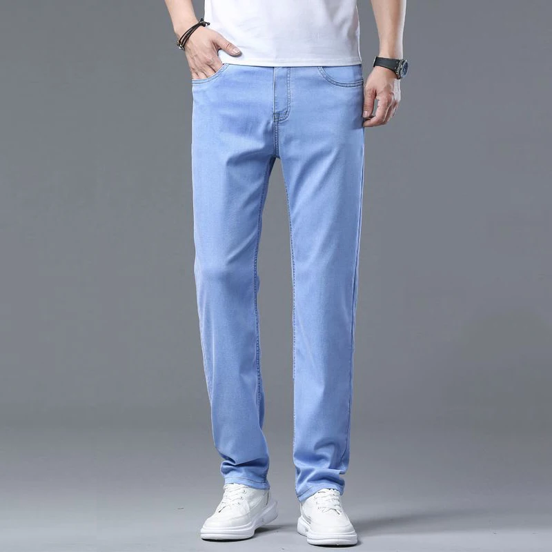 2025 Jeans elasticizzati slim azzurri da uomo nuovi estivi Lyocell stile sottile moda casual pantaloni in denim di seta di ghiaccio pantaloni di marca maschile