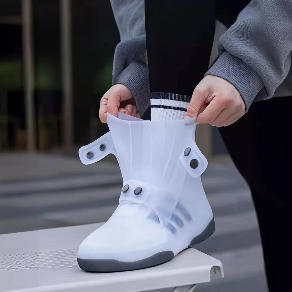 

Водонепроницаемые, нескользящие, утолщенные и износостойкие, резиновые сапоги для взрослых, повторяющиеся в дождливых дней.