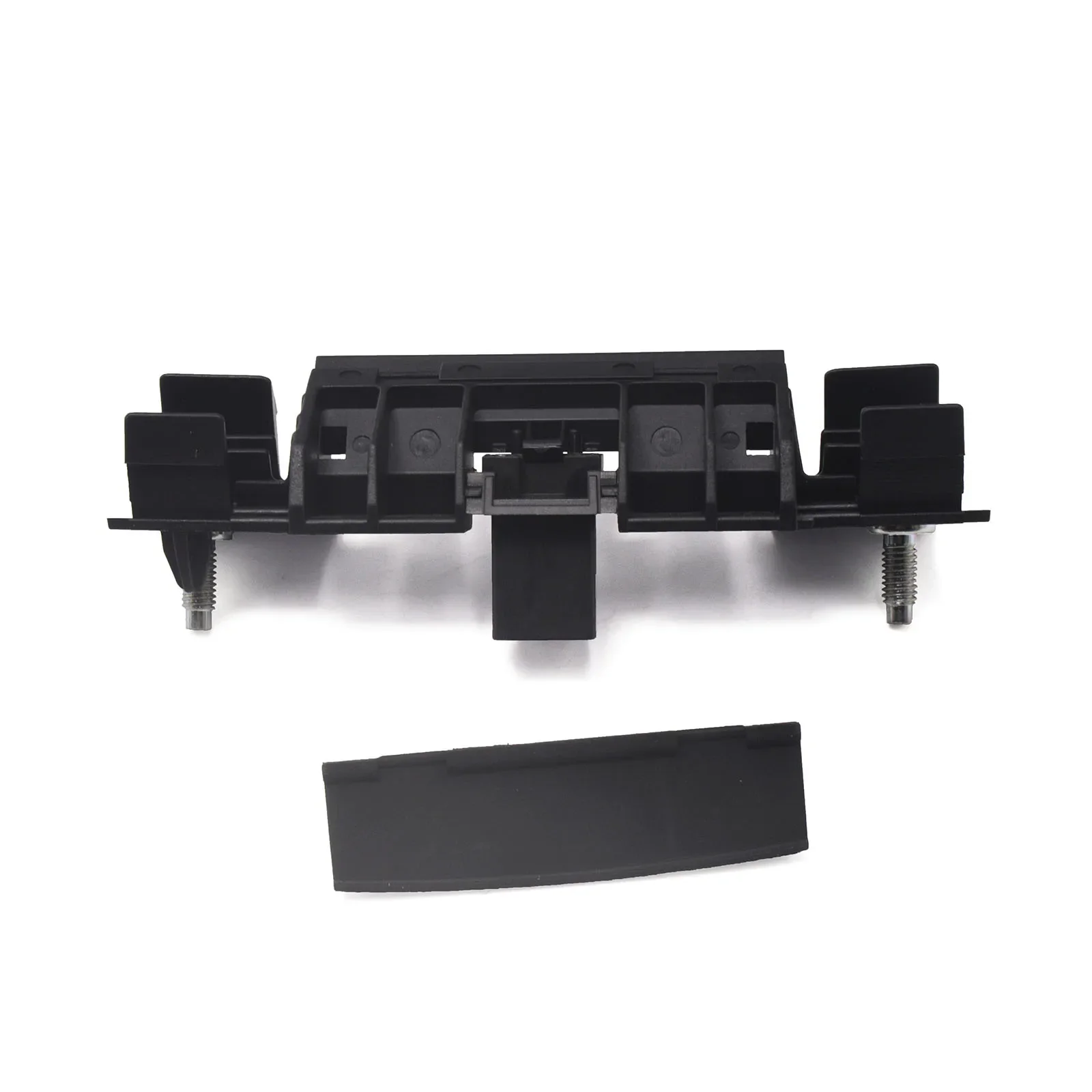 Démontage garniture coffre Peugeot 5008 Guide pratique pour remplacer le bouton d’ouverture du hayon