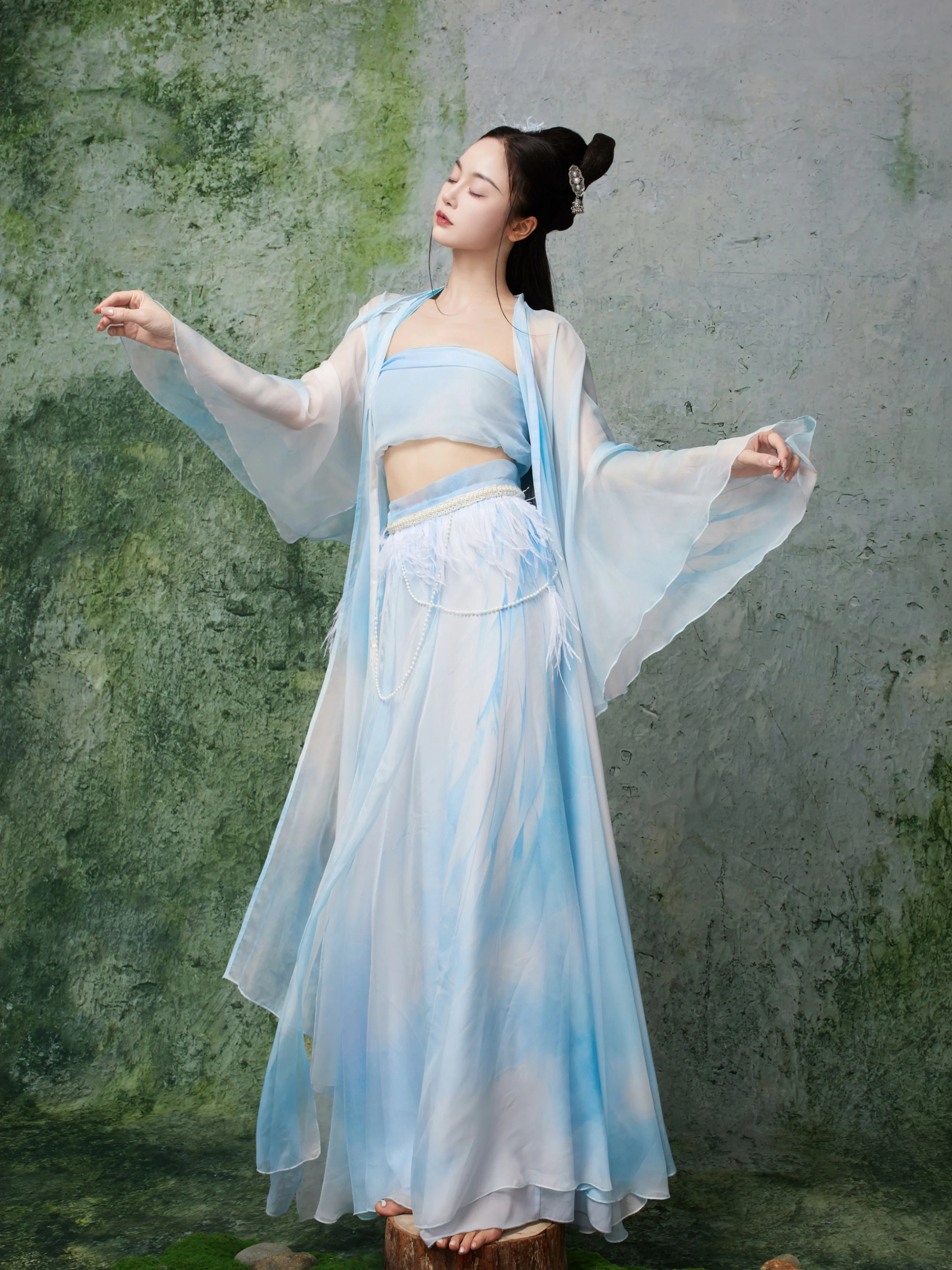 

Rouru《Mountain Sea·Jingwei Biting Dream》Vintage Jazz Light Blue Gradient Tulle Outfit Set Ethereal Dancewear