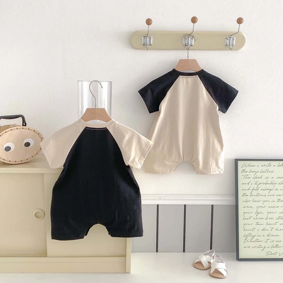 Korean version of summer baby letter printed contrast color short-sleeved jumpsuit, summer baby boy letter short-sleeved jumpsui