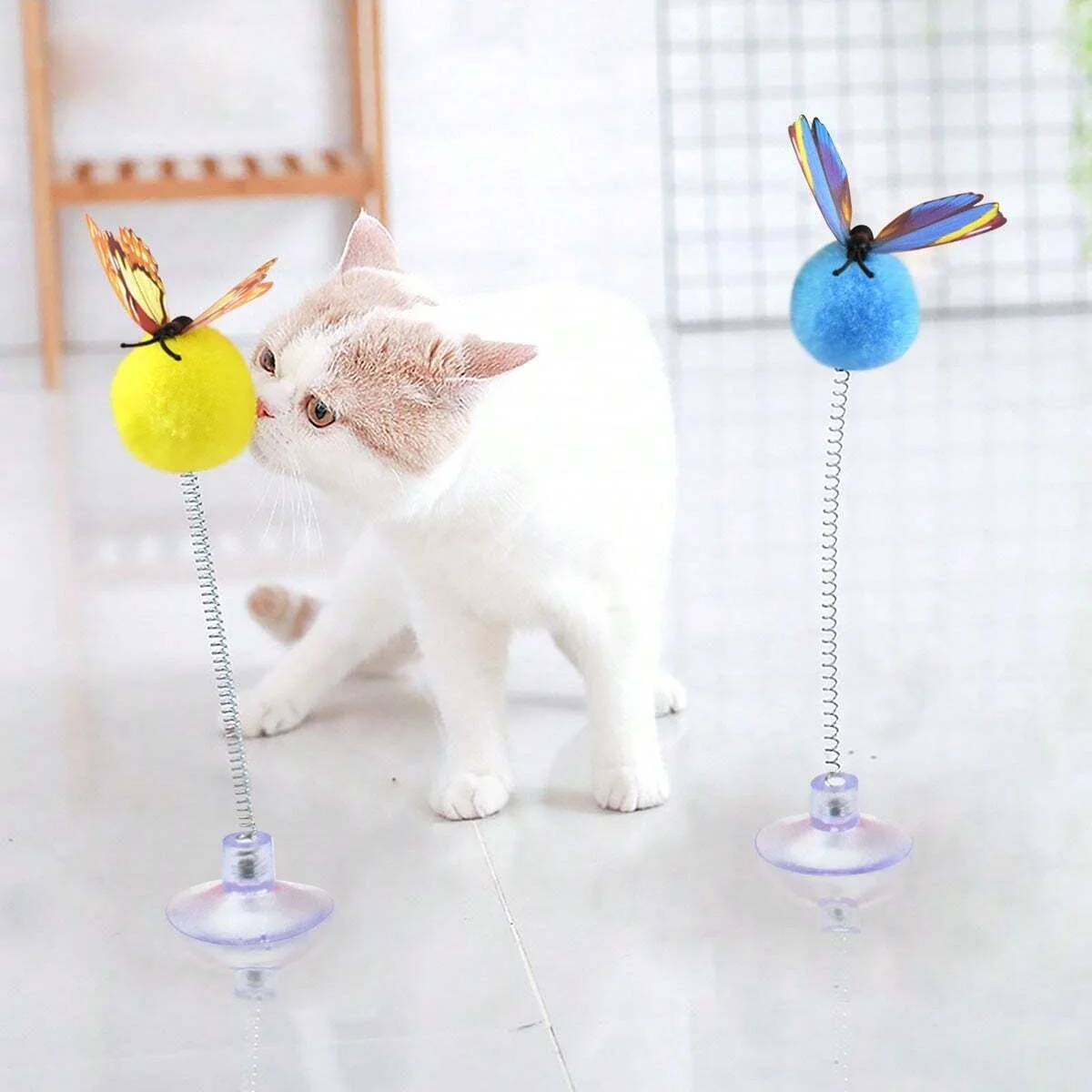 1 Stück – ein gemischter Katzen-Teaser-Stick mit Saugnapf-Basis, ein federschwingendes Plüschtier für interaktive Spiele