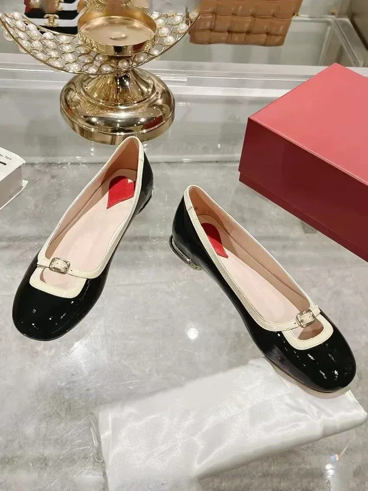 New round buckle flat sole single shoe with shallow mouth, round heel, patent leather color blocked, low heeled Mary Jane shoes