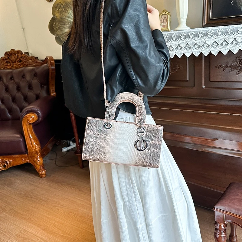 

Elegant Casual Leather Clutch Bag for Business Women Featuring Vintage Minimalist Style and Luxury Detail