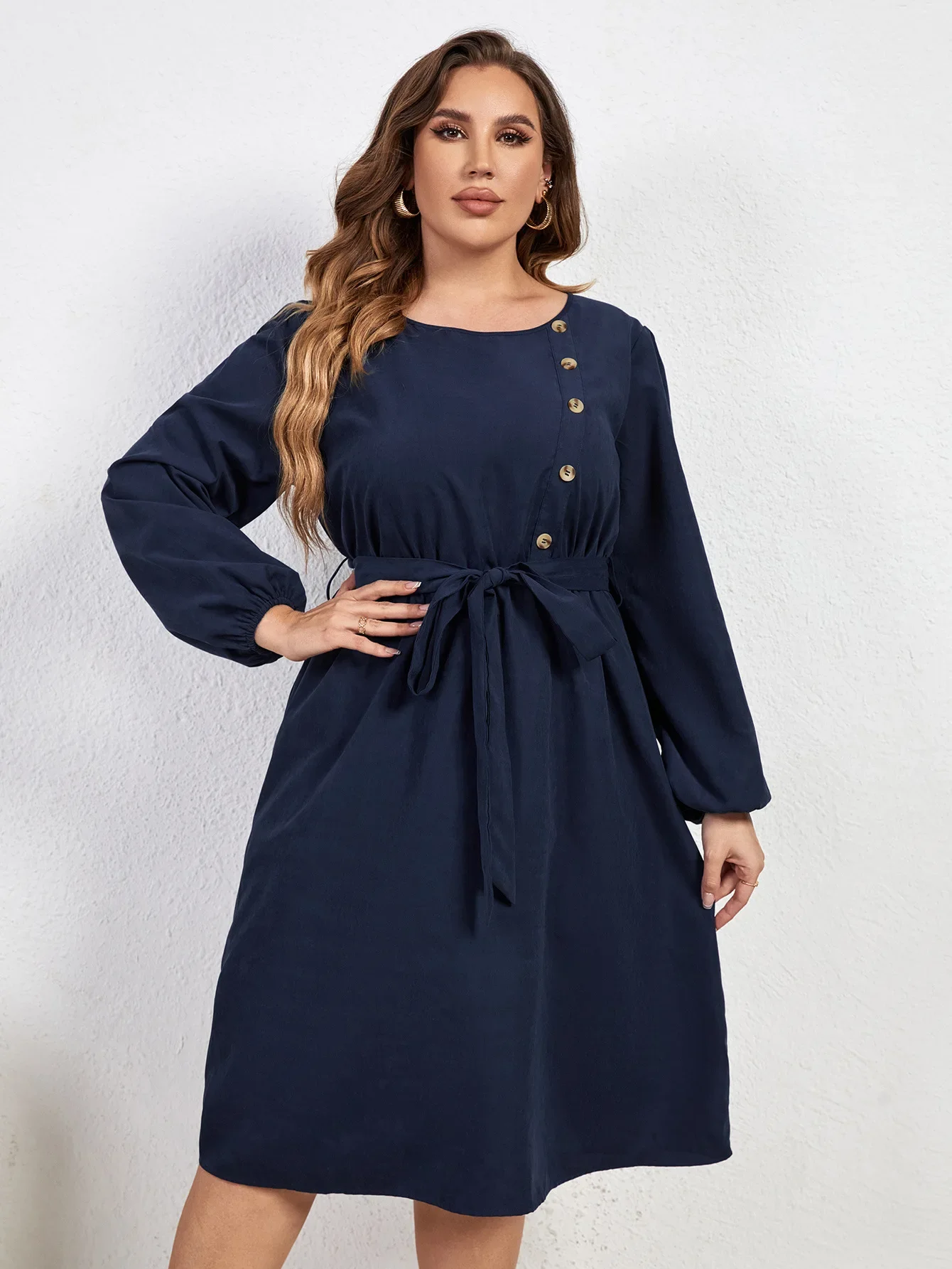 Plus Size Długie rękawy Sukienka damska Moda Solidne guziki z przodu Luźne swobodne sukienki z wycięciem na szyi Pas biodrowy Sukienki imprezowe