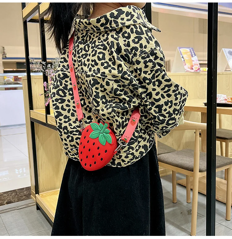 Cartoon Fruit Children Coin Purse New Pineapple Silicone Baby Kids Shoulder Bag Cute Strawberry Girl Mini Wallet Crossbody Bags