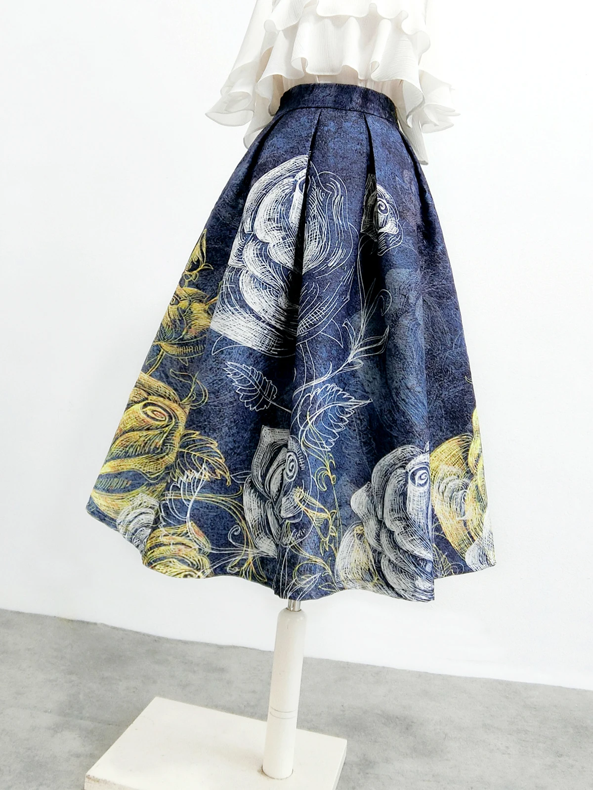 

Spring and Autumn New Women's Half Skirt, Retro A-line High Waist Fashionable Commuter Ink Orchid Printed Puff Umbrella Skirt