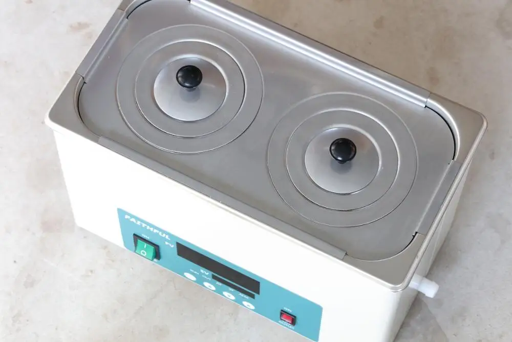 Banho de Água Termostático WB-18-6 com 2 Fileiras e 6 Furos