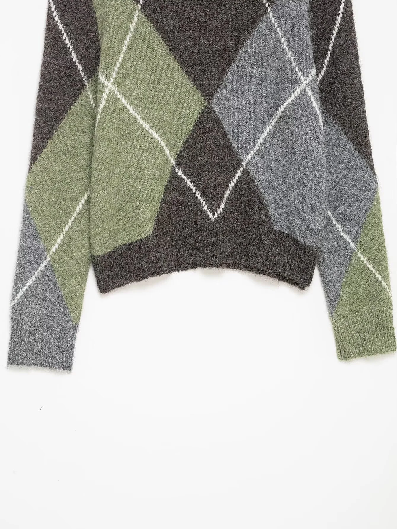 2025 Winter New Women's Sweet, Fashionable, Versatile Color-Blocked Long-Sleeved V-Neck Diamond Pattern Knit Sweater