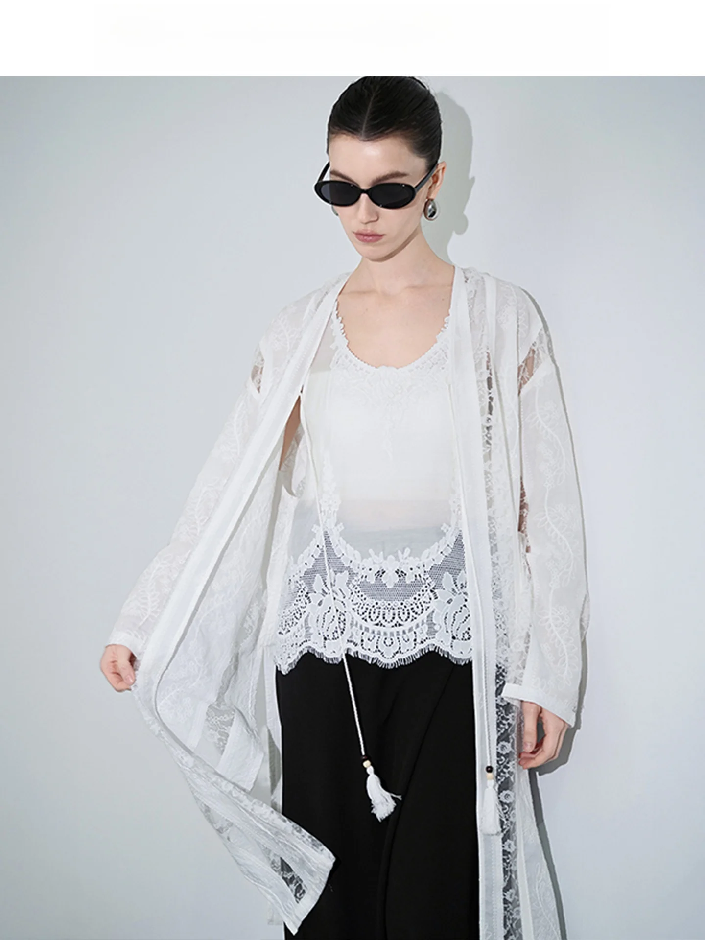 

Audrey Wang Summer 2025 Lace Splicing Hollow out Cardigan Women's Loose Fit Long Sve round Ne Middleng Length Pure Color