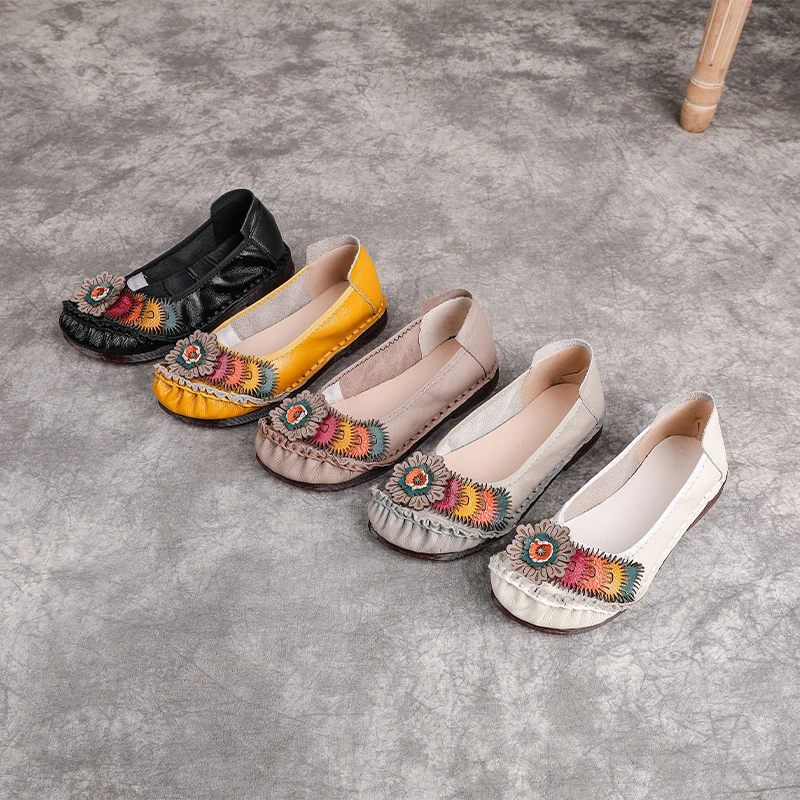 Neue handgefertigte Ballerinas aus echtem Leder für Damen mit Blumenapplikation, ethnische flache Schuhe für Damen, Vintage-Slip-On-Flats, Damen-Mokassins – Detail 3