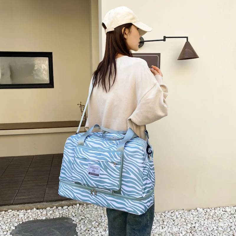 Bolsa de equipaje de gran tamaño para mujer, bolso de viaje con estampado de cebra, resistente al agua, con varilla de tracción, separación seca y húmeda, para fin de semana