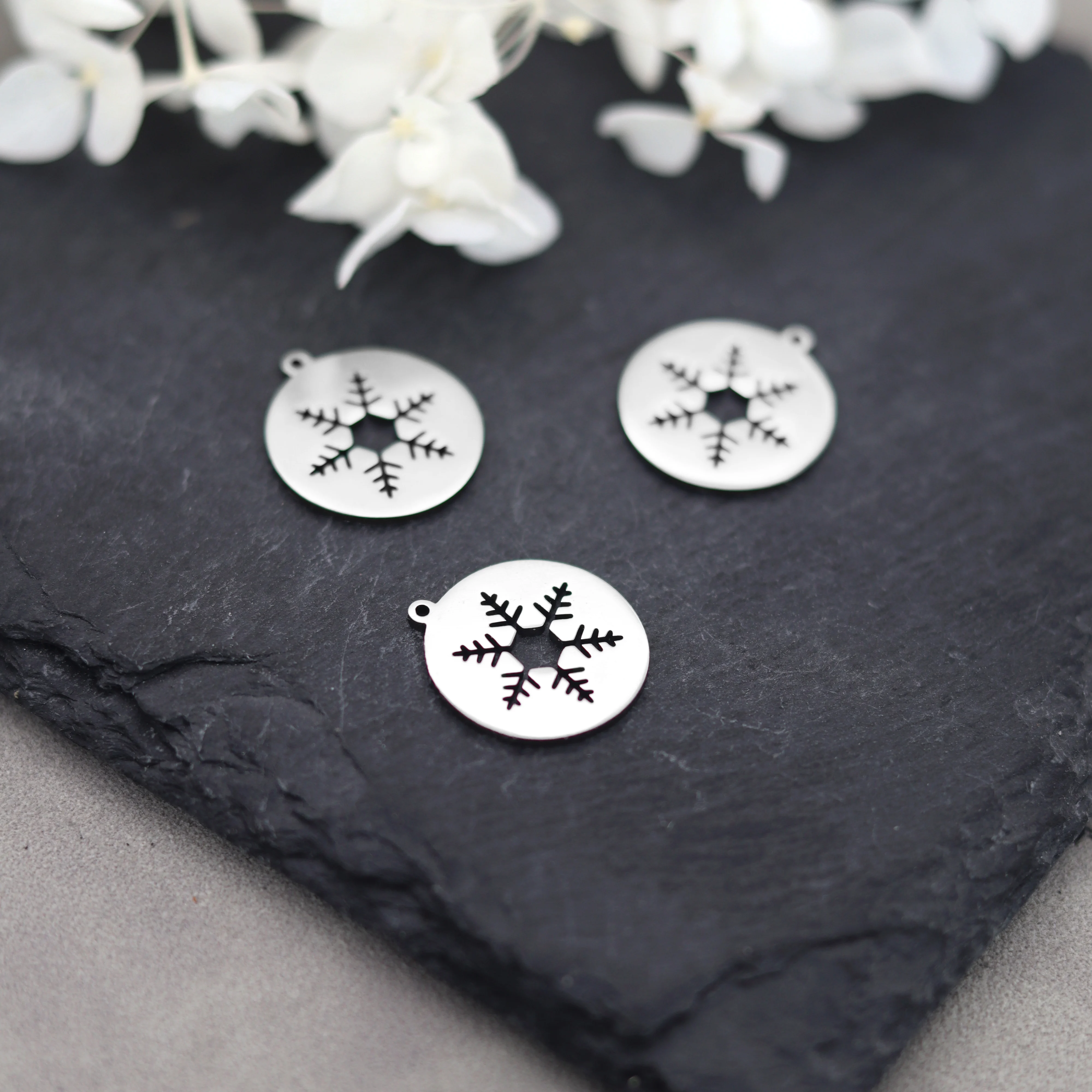 3pcs Classic Snowflake Charms Round Stainless Steel Pendant Jewelry Making Earrings Findings DIY Tassels Bracelets Accessories
