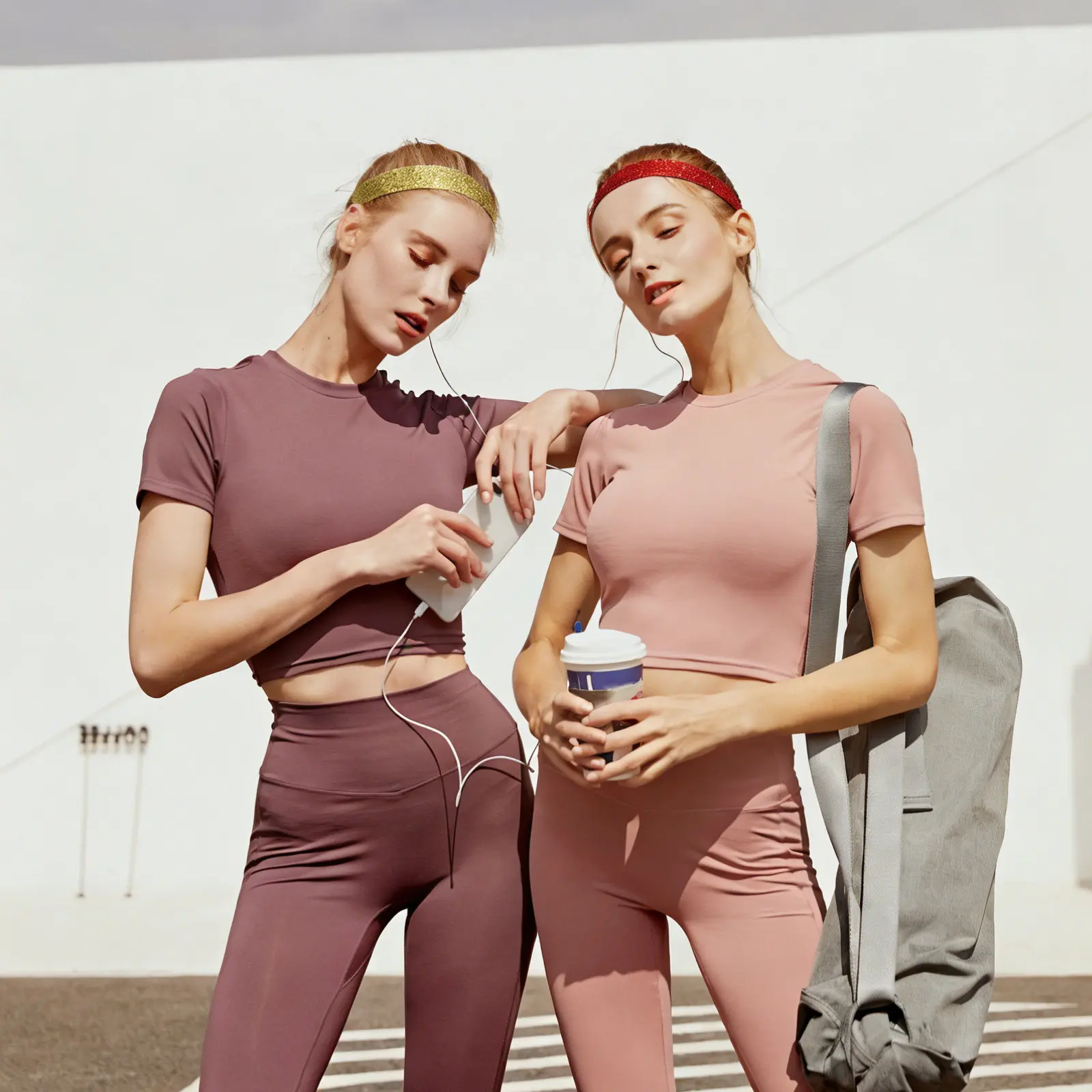 

Набор из 12 эластичных повязок на голову конфетных цветов с блестками, модные блестящие повязки для волос для повседневного использования, фотосессий, чирлидинга, фитнеса, спа-процедур