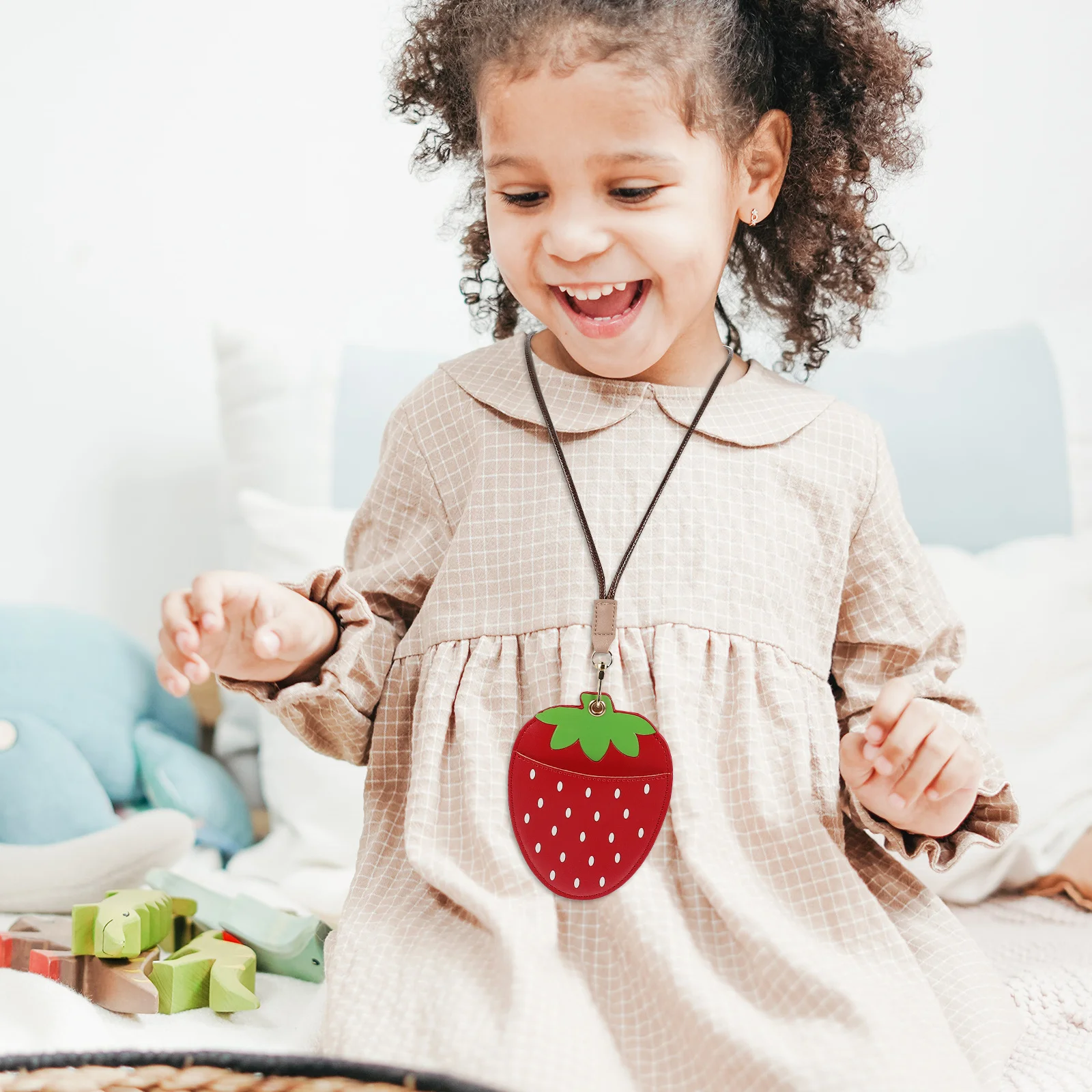 

Strawberry Card Holder Lanyard Reusable Name Badge Sleeve Hard Id Protector Game Cards Cover Anti-Scratch