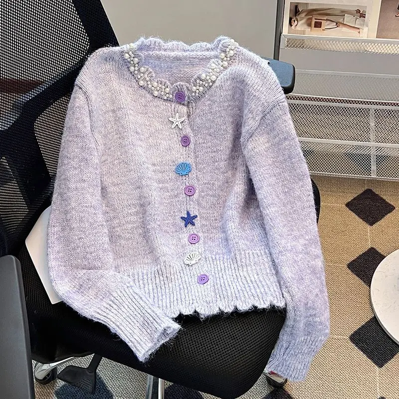 เสื้อโค้ทแฟชั่นเกาหลีสำหรับผู้หญิง ฤดูใบไม้ร่วง ฤดูหนาว น่ารัก สไตล์หวานๆ ยุค 2000 เสื้อสเวตเตอร์หรูหรา ทรงโอเวอร์ไซส์ เสื้อถักสไตล์สวยงาม ดีไซน์กระดุมเก๋ไก๋ รุ่นใหม่