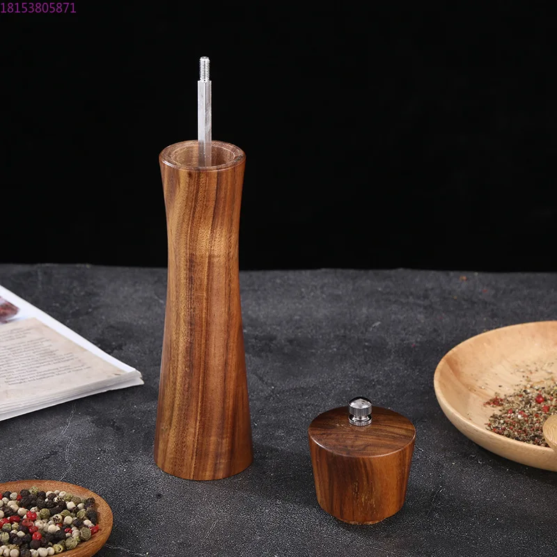 Solid wood pepper grinder Portable and easy to operate Kitchen artifact Manual