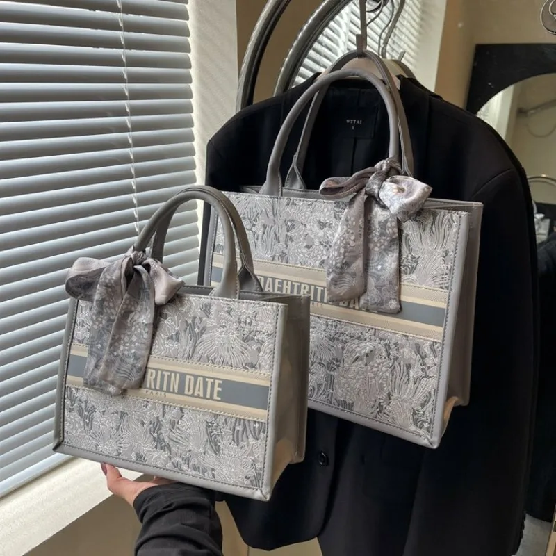 

Artistic Light Luxury Crossbody Bag, Unique Hand-Carry Option For Summer Casual And Girlish Occasions