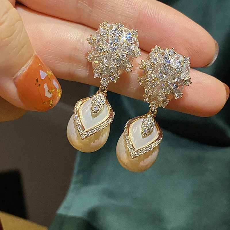 Huitan Luxus Mode Waterdrop Imitation Perle Tropfen Ohrringe für Frauen Funkelnden Kristall Zirkonia Hochzeit Trendy Schmuck