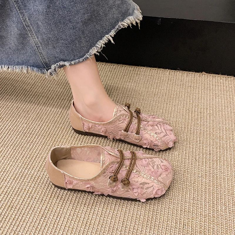 Sapatos baixos femininos 2025 nova sola macia de cabeça redonda superfície macia malha oco respirável deslizamento-em sapatos femininos plus size