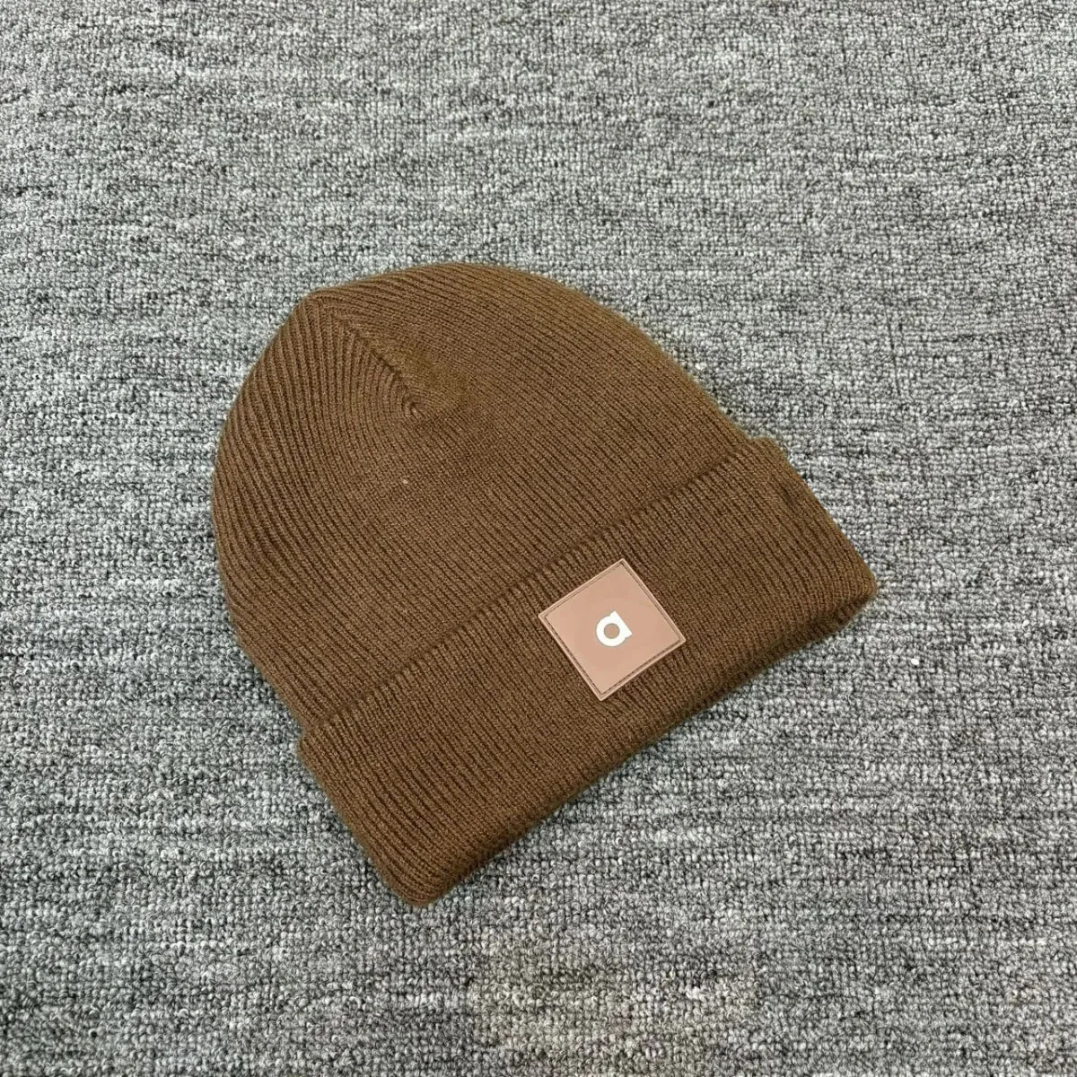 

2025 Fashion Designer Styles Casual and Comfortable Wool Warm Pullover Hat Autumn Winter Fashion Simple Letters Pure Cotton Hat