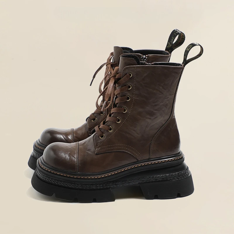 حذاء من الجلد للنساء منصة مسطحة أحذية مصممين 2025 الشتاء الثلوج تشيلسي الأحذية موضة جديدة القوطي قصيرة دراجة نارية الأحذية Mujer