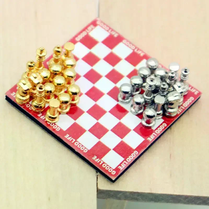 1 ensemble de décoration de scène 1:12 pour maison de poupée, Simulation Miniature, Mini jeu d'échecs magnétique, modèle de Table rouge pour accessoires de poupée