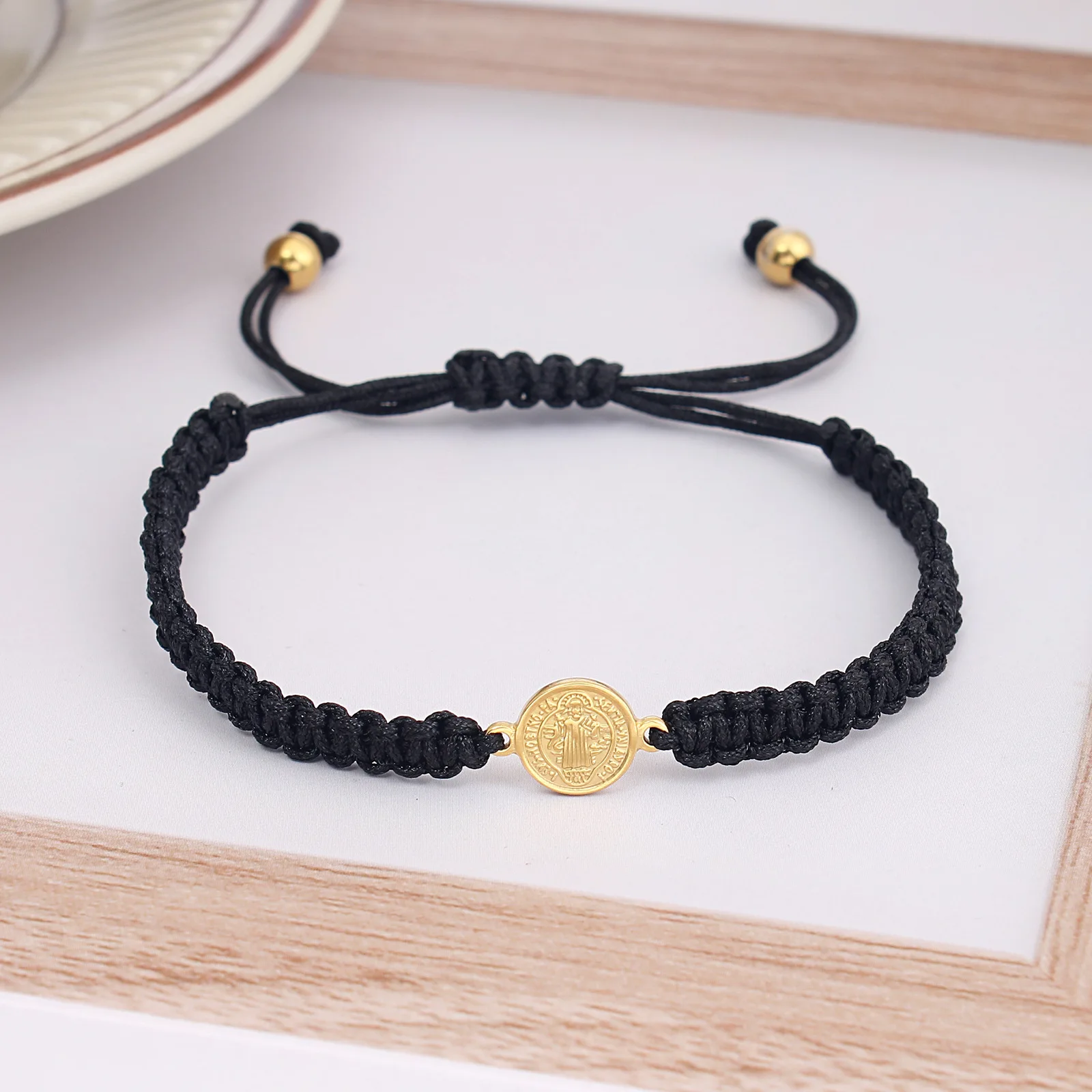 المعتقد الكاثوليكي سانت بينيتو ميدالية أساور الفولاذ المقاوم للصدأ سانت بنديكت الصليب دليل قابل للتعديل أساور حبل القطن المضفر #5