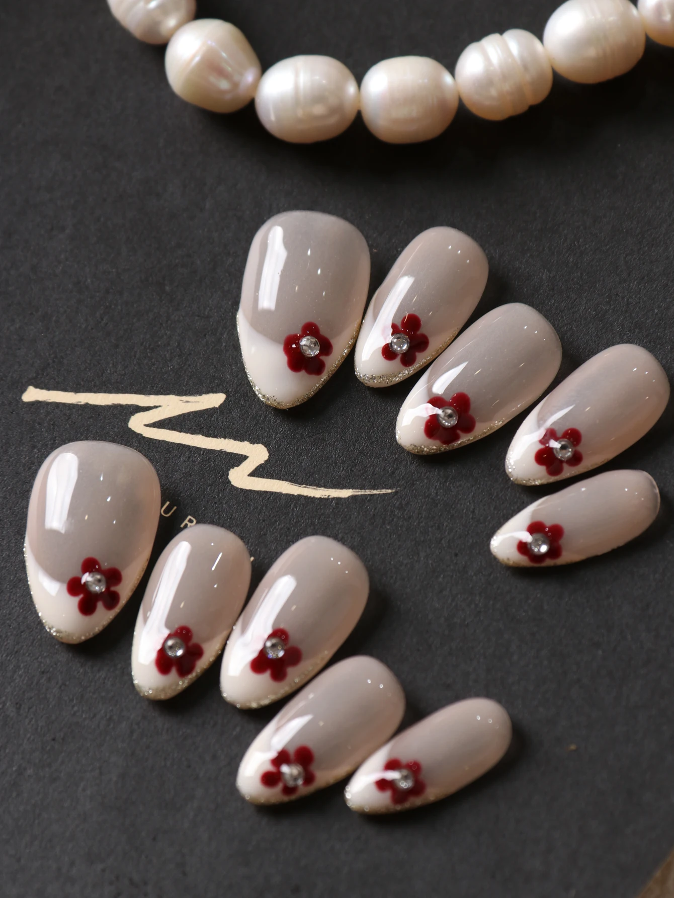 10 Stück Aufklebenägel Kurze Weiße Französische Saflor-Acryl Aufklebenägel Künstliche Nägel Inklusive 1 Blatt Klebestreifen & 1 Stück Mini-Feile