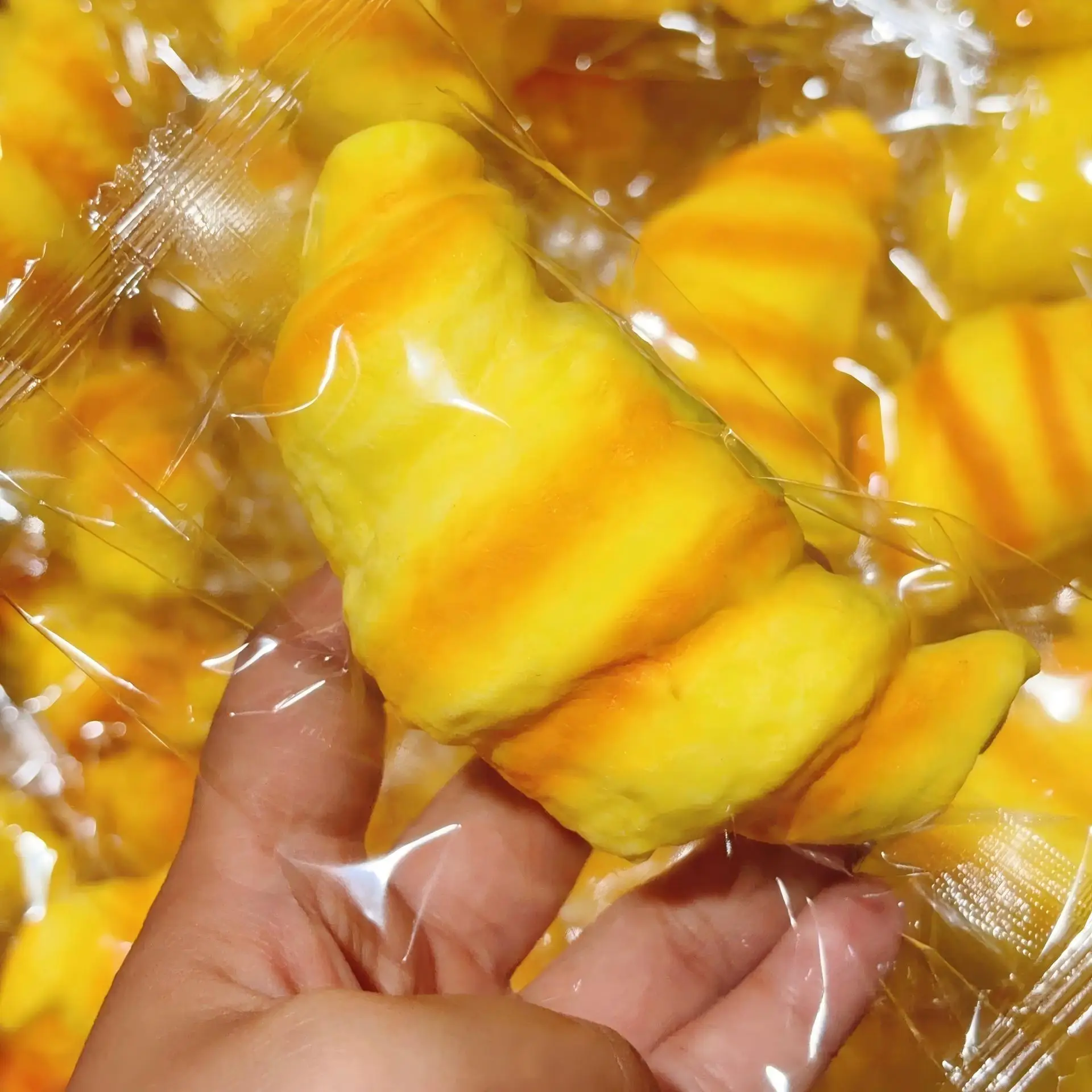 Soft Croissant Toy Forsqueezing Slowly Rising Sticky Stress Relieving Soft and Creative Bread Simulation Pressure Resistant Gift