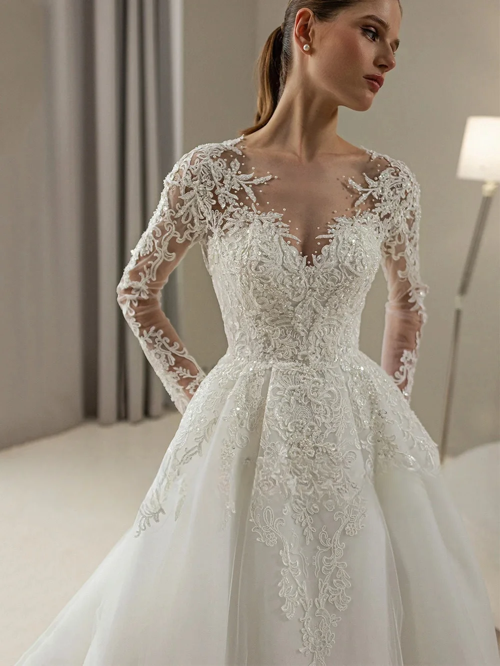 Luxury Long Sleeves Vestidos De Novia Sheer Scoop Neck Pearls Beading Lace Wedding Dresses Appliques Vestido De Noiva