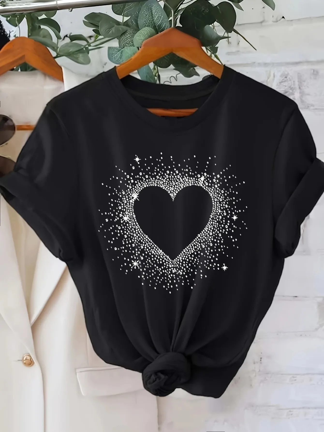Women's White T-Shirt with Black Heart Dot Graphic Print Round Neck Short Sleeve Casual Top for Summer Parties & Casual Attire