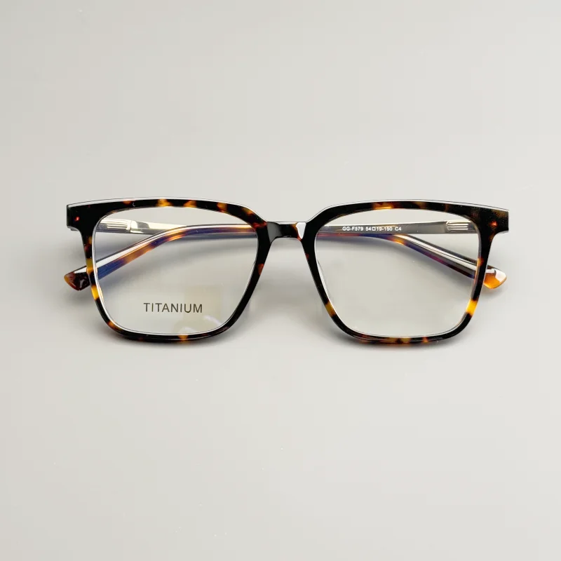 

Leopard-patterned acetate pure titanium square eyeglass frame for men and women. Retro optical glasses from a luxury brand. Made