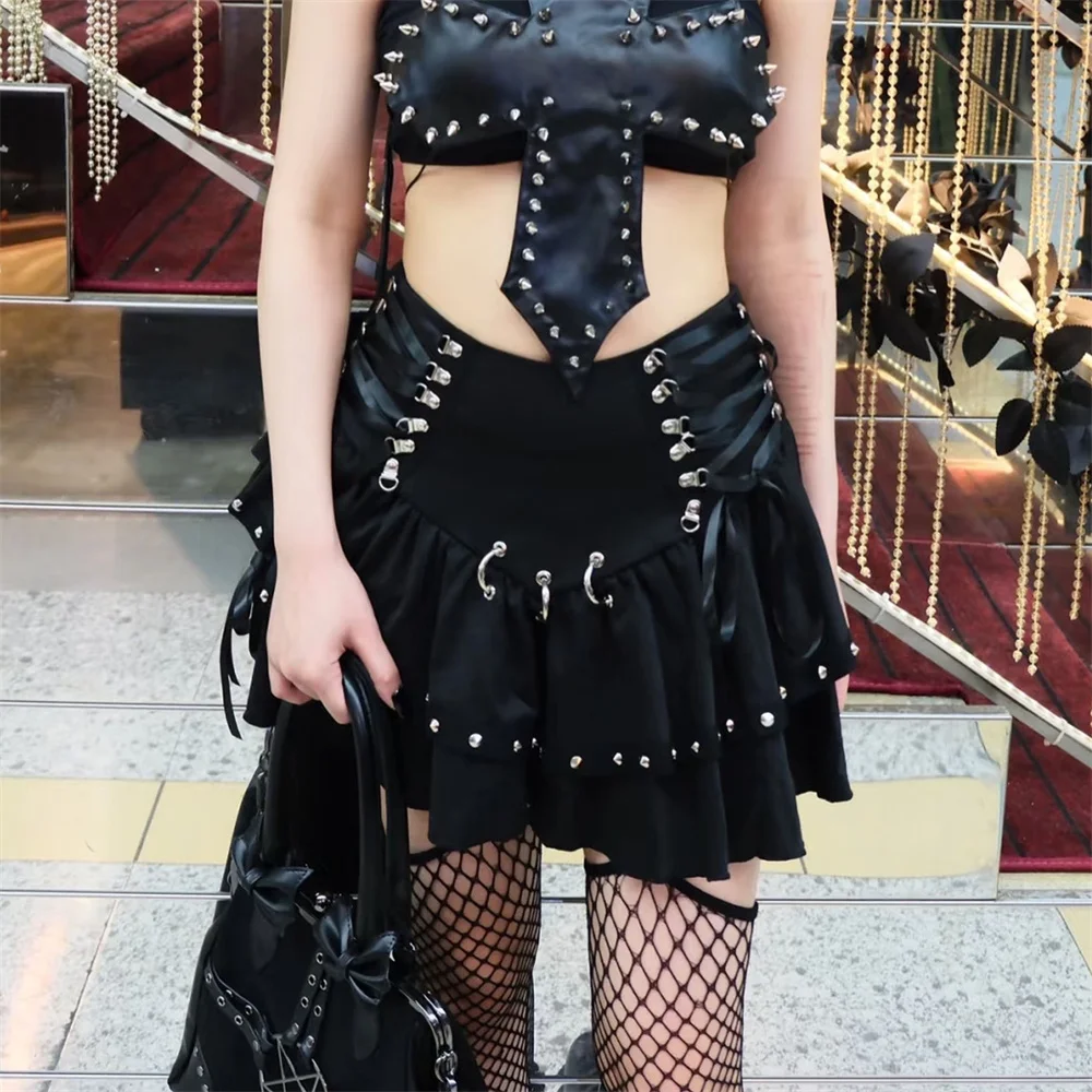 

Subculture, черная винтажная мини-юбка в стиле темно-панк с заклепками и кукурузной повязкой, готическая уличная одежда Y2K в стиле гранж, женские плиссированные милые юбки трапециевидной формы