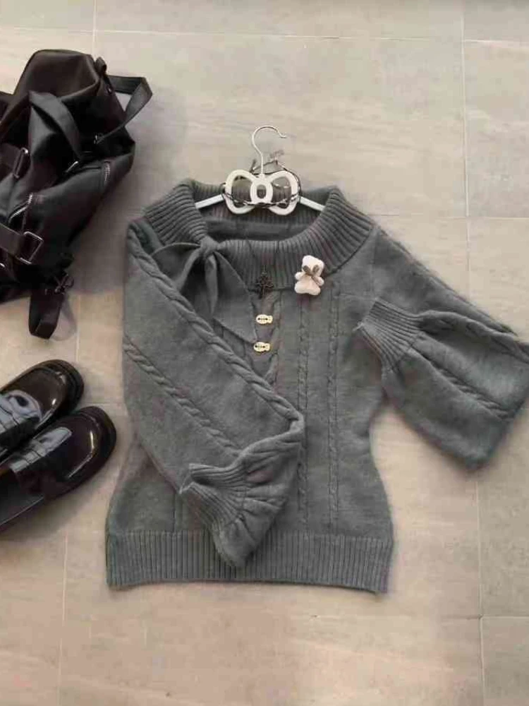 

Осень 2025 г., тонкий вязаный костюм, женский винтажный милый свитер Хепберн с длинными рукавами, женский зимний клетчатый свободный кружевной короткий костюм с юбкой, наряды