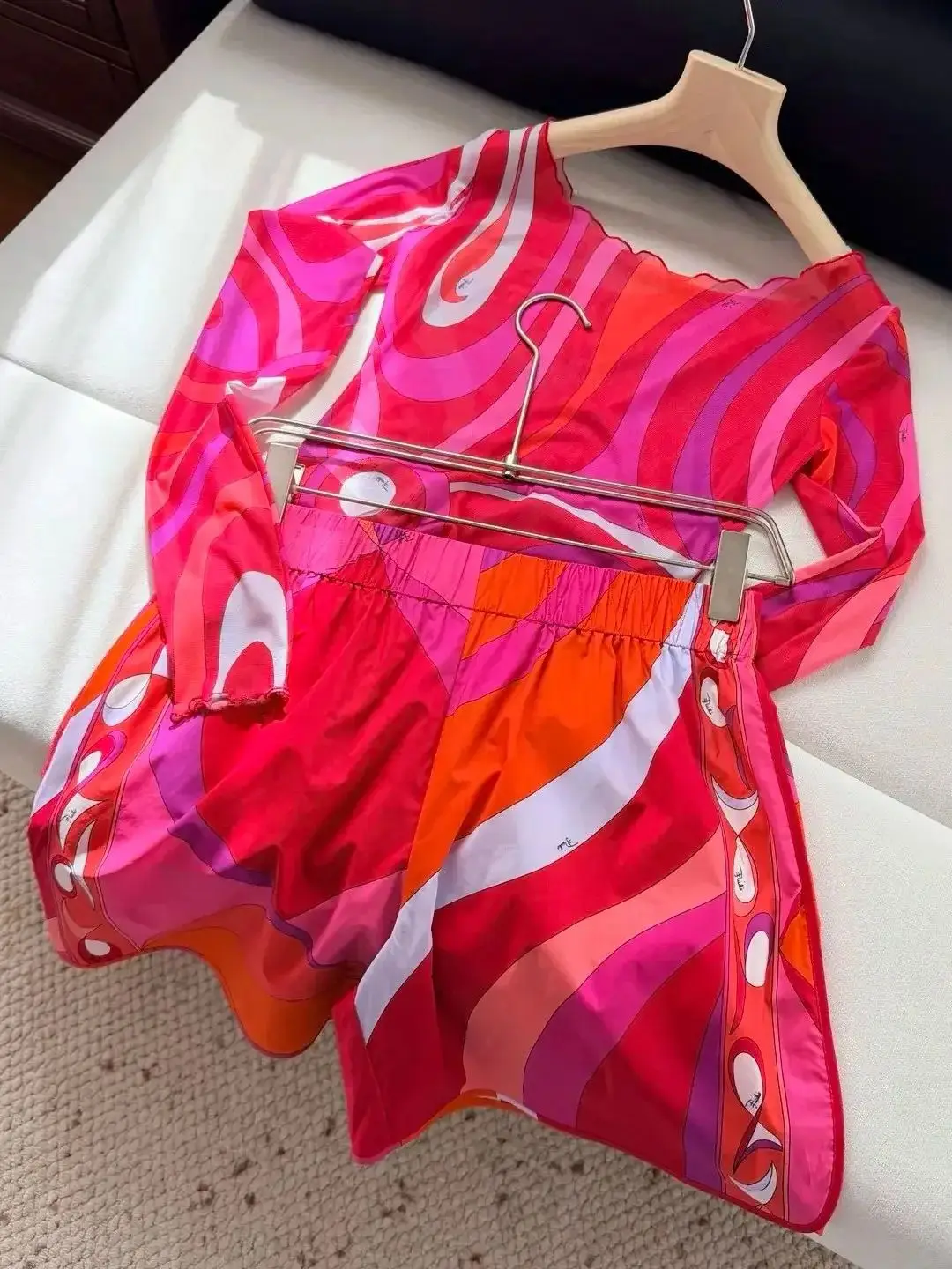 

Geometric Print Women Beach Style Set Summer Wave Edge Collar Long Sleeve Pullover Top + Elastic Waist Shorts Fashion Suit