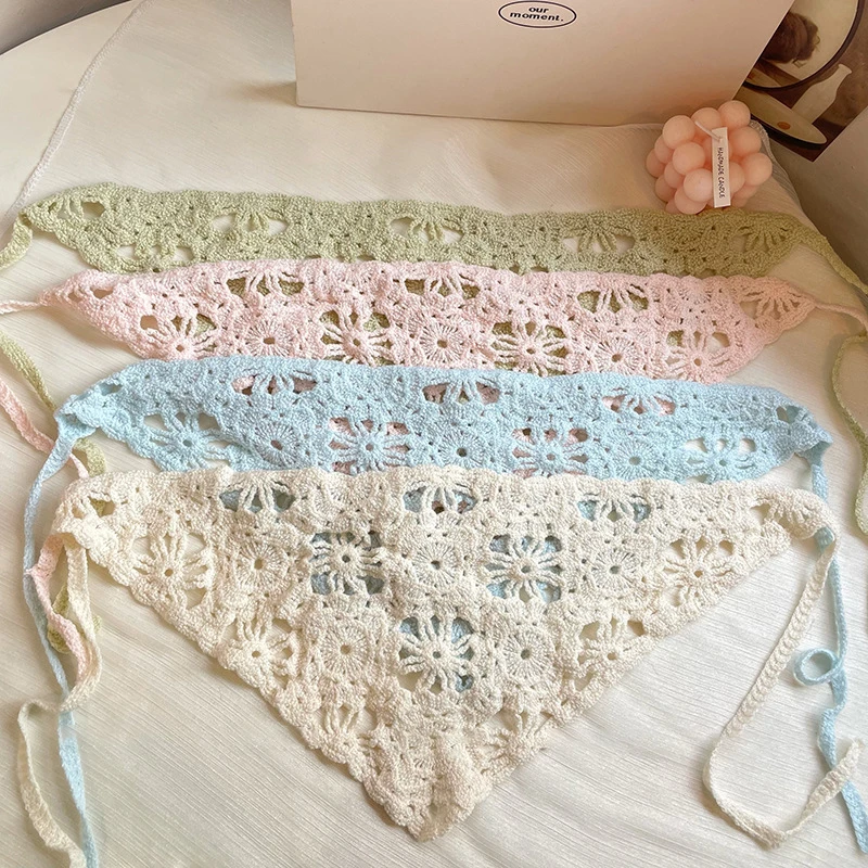 منشفة عقال كروشيه مصنوعة يدويًا على الطراز الفرنسي الخالدة؛ قبعة حجاب محبوكة مع لهجة زهرة الرجعية