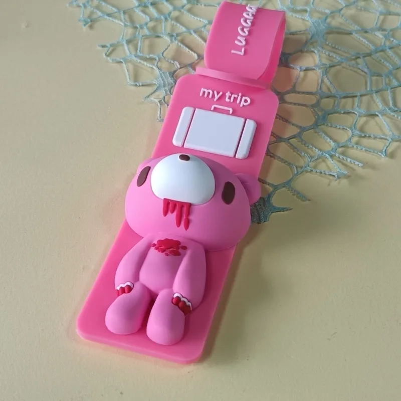 GLOOMY Anime-Merchandise: Kreativer, im Cartoon-Stil gestalteter Bordkarten- und Gepäcksanhänger mit Anti-Verlust-Funktion, exquisit gestaltetes Etikett, Urlaubsgeschenk. – Detail 6